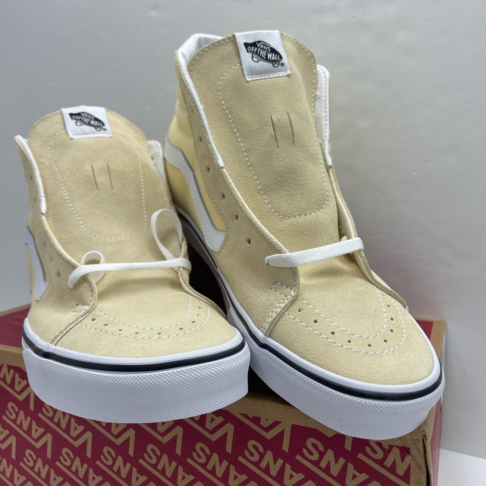 Vans Men’s Sk8-Hi
Vanilla Custard/True White
VN0A38GEVKV Sneakers - Picture 5 of 16